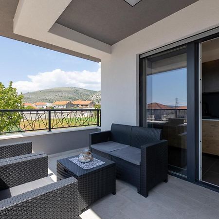Apartments Maya & Tina Trogir Buitenkant foto