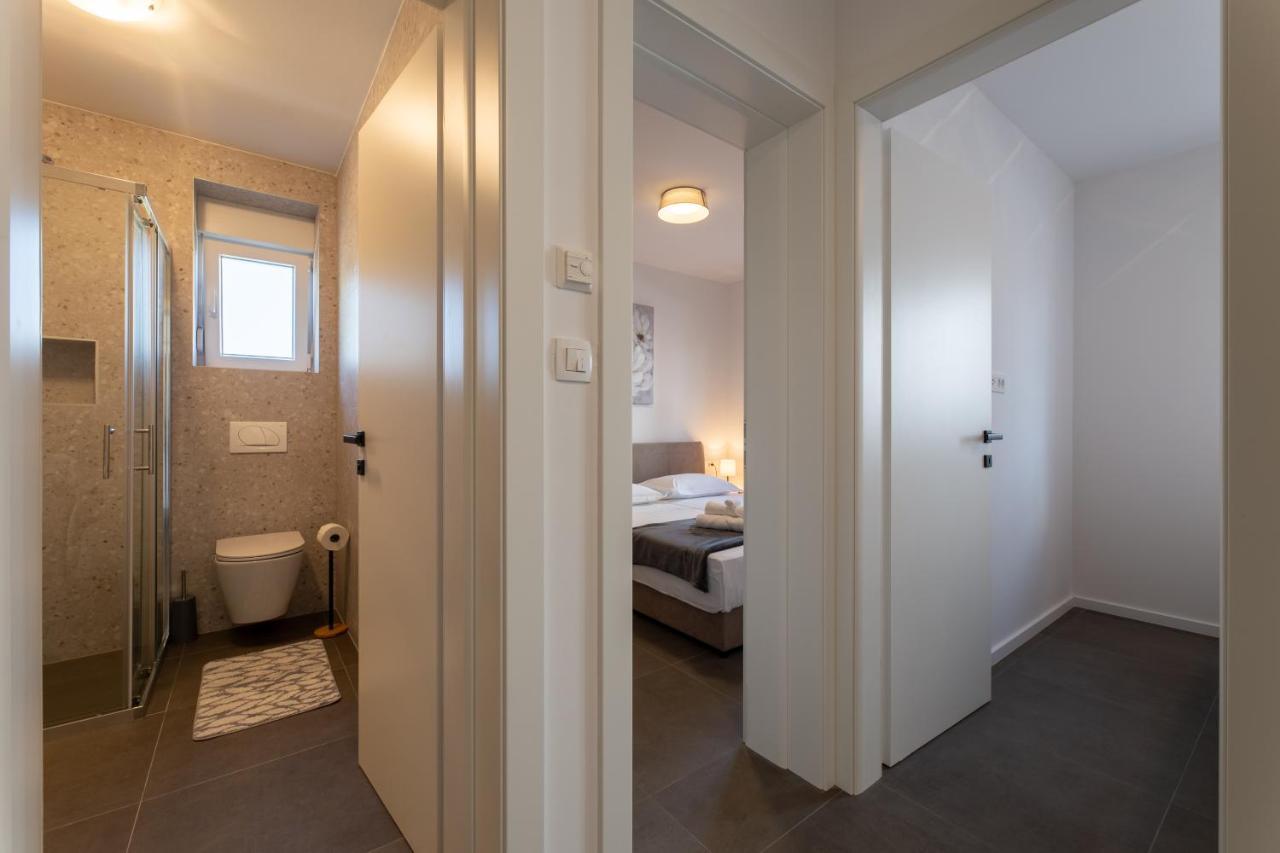 Apartments Maya & Tina Trogir Buitenkant foto
