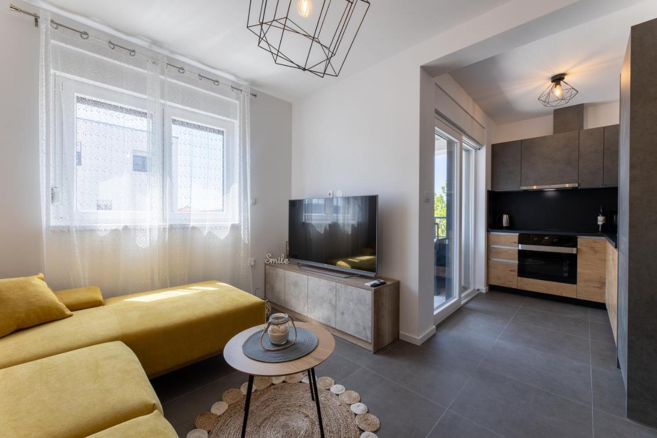 Apartments Maya & Tina Trogir Buitenkant foto