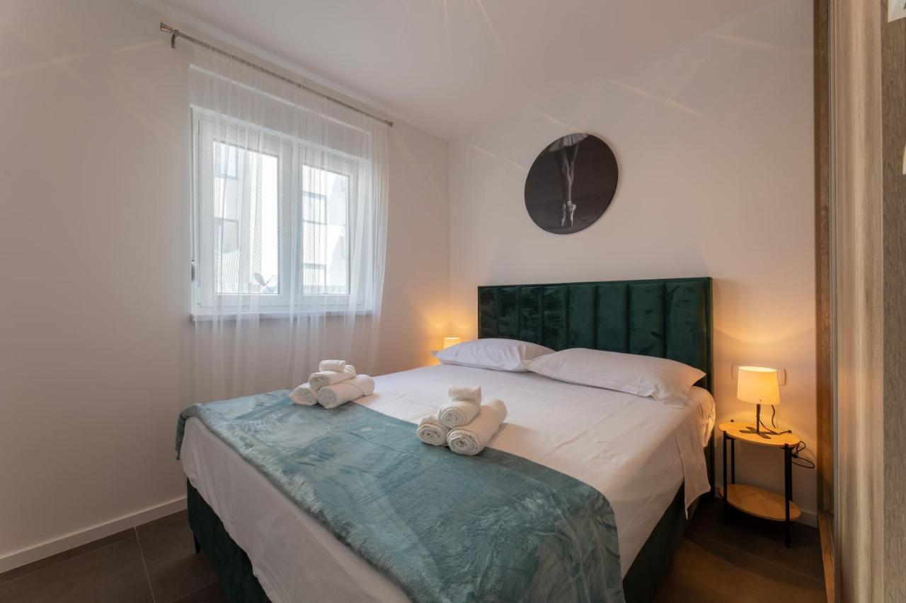 Apartments Maya & Tina Trogir Buitenkant foto
