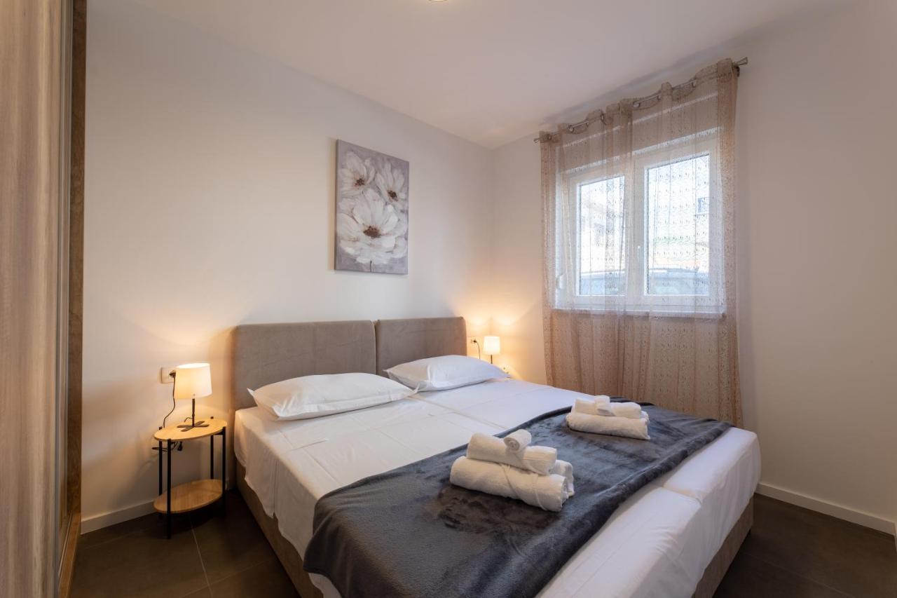 Apartments Maya & Tina Trogir Buitenkant foto