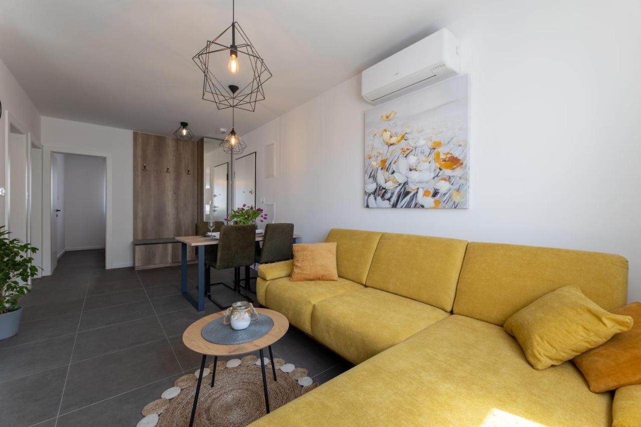 Apartments Maya & Tina Trogir Buitenkant foto