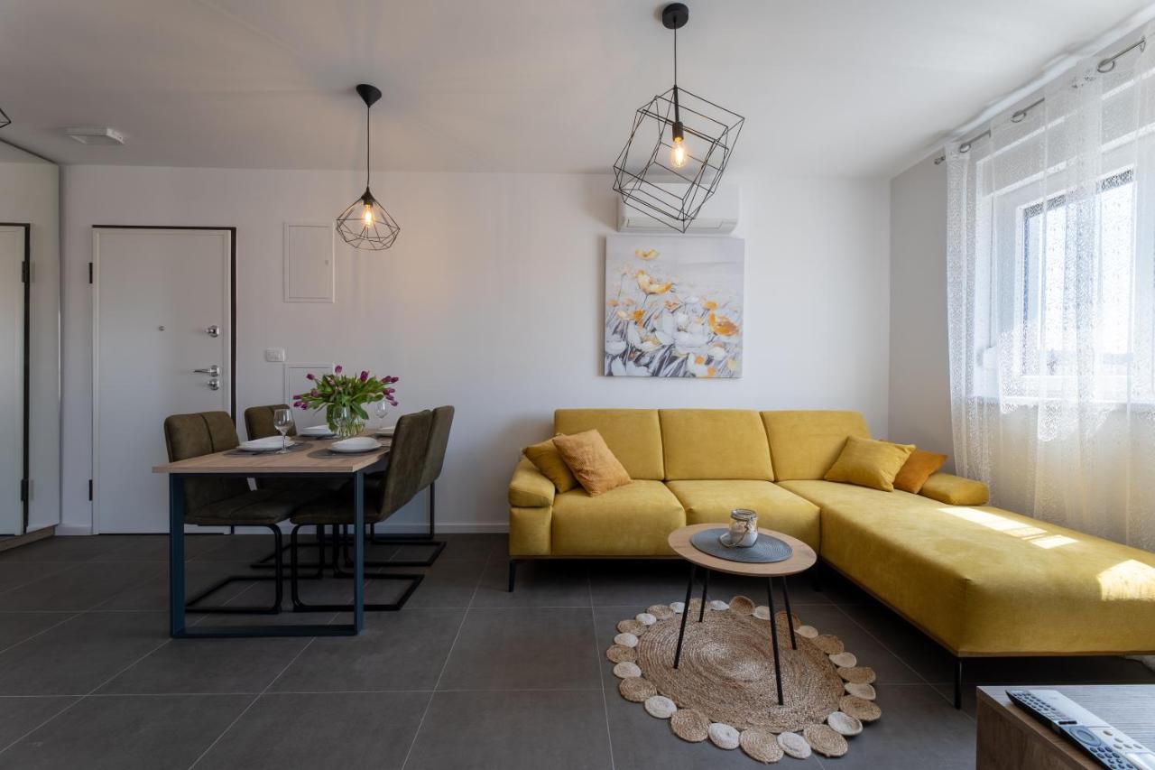 Apartments Maya & Tina Trogir Buitenkant foto